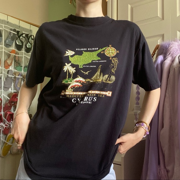 ✨SOLD✨ mediterranean sea tshirt 🐬 - Picture 1 of 8